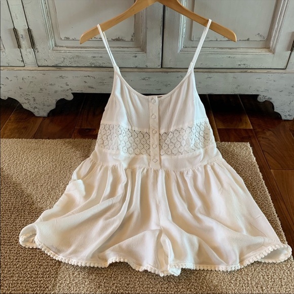 Solemio Pants - NWT - White Boho Lace Romper